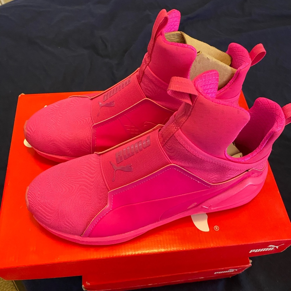 Women’s puma sneakers